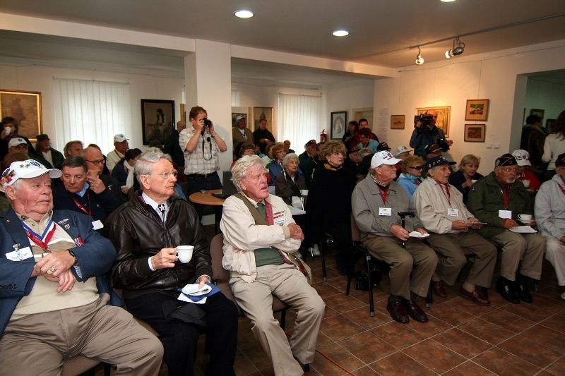 V pondělí 3. května 2010 navštívili zástupci belgických veteránů, kteří se účastnili Slavností svobody 2010, také město Holýšov. Pánové Artur Otto a Louis A.H. Gilhoul, se zúčastnili slavnostního odhalení Pamětní desky veteránům 17. belgického střeleckého praporu. Ve středu 5. května 2010 se američtí veteráni vydali na cestu po západních Čechách. Zamířili např. do Trhanova, kde uctili památku pilota Virgila Paula Kirkhama, který byl v posledních dnech války sestřelen se svým letounem a havaroval v lese právě poblíž Trhanova. Američtí veteráni navštívili také Domažlice a Kdyni.