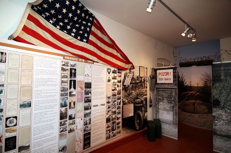 V pondělí 3. května 2010 navštívili zástupci belgických veteránů, kteří se účastnili Slavností svobody 2010, také město Holýšov. Pánové Artur Otto a Louis A.H. Gilhoul, se zúčastnili slavnostního odhalení Pamětní desky veteránům 17. belgického střeleckého praporu. Ve středu 5. května 2010 se američtí veteráni vydali na cestu po západních Čechách. Zamířili např. do Trhanova, kde uctili památku pilota Virgila Paula Kirkhama, který byl v posledních dnech války sestřelen se svým letounem a havaroval v lese právě poblíž Trhanova. Američtí veteráni navštívili také Domažlice a Kdyni.