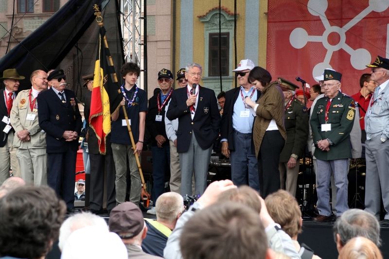 Plzeň navštívily v roce 2010 téměř tři desítky amerických válečných veteránů a sedm belgických. Nechyběl mezi nimi Eric Petersen, Earl Ingram, George Thompson nebo syn generála Nobleho Charles Noble. Jednou z hlavních osobností oslav 65. výročí osvobození byl vnuk generála Pattona, George Patton Watters.