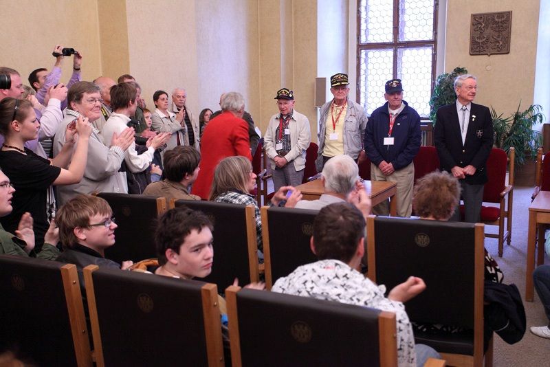 Plzeň navštívily v roce 2010 téměř tři desítky amerických válečných veteránů a sedm belgických. Nechyběl mezi nimi Eric Petersen, Earl Ingram, George Thompson nebo syn generála Nobleho Charles Noble. Jednou z hlavních osobností oslav 65. výročí osvobození byl vnuk generála Pattona, George Patton Watters.