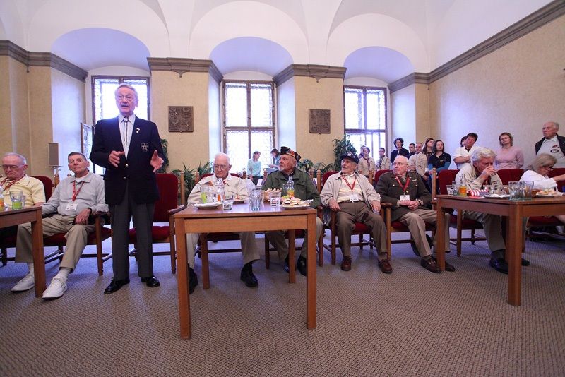 Plzeň navštívily v roce 2010 téměř tři desítky amerických válečných veteránů a sedm belgických. Nechyběl mezi nimi Eric Petersen, Earl Ingram, George Thompson nebo syn generála Nobleho Charles Noble. Jednou z hlavních osobností oslav 65. výročí osvobození byl vnuk generála Pattona, George Patton Watters.