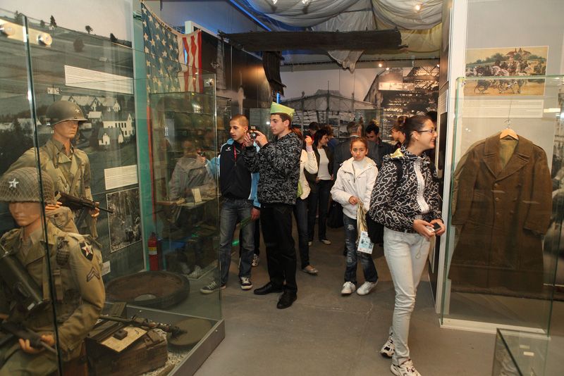 Patton Memorial Pilsen nabídlo návštěvníkům Slavností svobody 2010 vedle stálé expozice památníku americké také doprovodný program, výstavu „Plzeň tančí boogie-woogie“ a výstavu partnerských muzeí „Národní vojensko-historické muzeum Diekirch“ a General Patton Memorial Museum Ettelbruck. Nedílnou součástí letošních oslav byla tradiční prodejní akce sběratelů historického vojenství „Militaria burza“ ve Velkém sále KD Peklo.