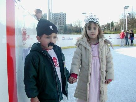 Unikátní kluziště s bruslařskou dráhou v Centrálním parku na Lochotíně.