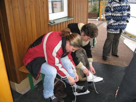 Unikátní kluziště s bruslařskou dráhou v Centrálním parku na Lochotíně.