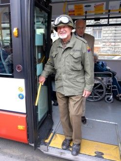 Husova ulice - položení věnce u památníku 16. obrněné divize