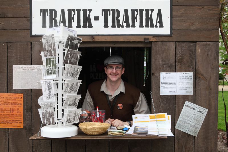 Malá část centra Plzně se v průběhu Slavností svobody 2010 propadla zpět časem o pětašedesát let. V Proluce v Křižíkových sadech se díky Klubu vojenské historie Tommy&Yankee Plzeň objevila Svobodná ulici roku 1945. Netradiční projekt oživil květnové oslavy a nabídl nový přístup k historii.