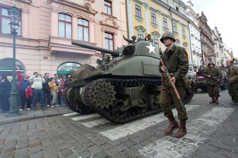 Slavnosti svobody 2010 - Americké tanky na náměstí
