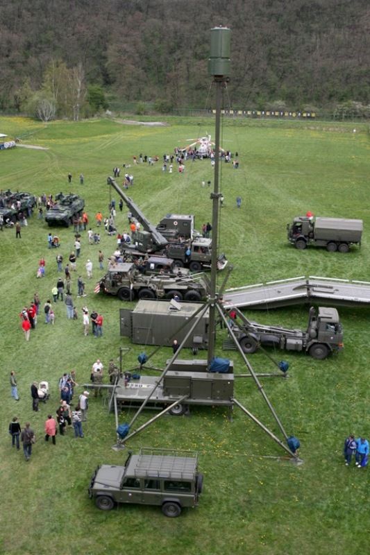Lobezská střelnice byla v roce 2010 novým místem, kde se oslavy konaly. Po celý první květnový víkend tu byla k vidění dosud největší prezentace techniky, výzbroje a výstroje Armády ČR v Plzni. Představili se také vojáci a technika 2nd Stryker Cavalry z americké vojenské základny v německém Vilsecku. Návštěvníky čekaly například ukázky činnosti příslušníků vojenské policie, vojenských záchranných útvarů a ženistů. Armáda představila obrněný transportér PANDUR, Land Rover KAJMAN, radiolokátory ARTHUR a SURN-CZ, protiletadlové raketové systémy KUB, S 10 a RBS 70, lehký průzkumný a pozorovací systém LOS, mostní automobil AM-50 a terénní vozidla Tatra, Land Rover DEFENDER, UAZ, pyrotechnický robot.