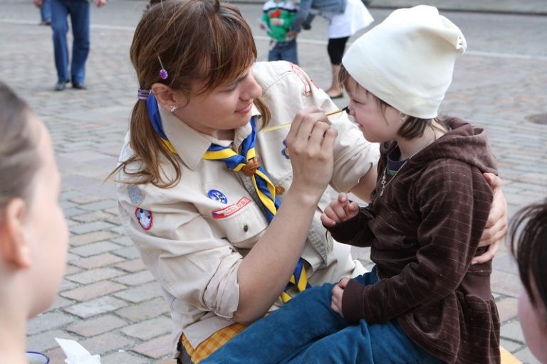 V rámci kulturního programu se na plzeňském náměstí Republiky představili mimo jiné Jan Vyčítal & Zelenáči, skupiny Taxmeni, Cop, BlueGate, Michal Tučný Revival nebo Jack Daniel. Nejvíce pozornosti přitahovali hosté nejvzácnější – váleční veteráni. Do atmosféry dnů osvobození přenesla návštěvníky i taneční zábava v retro stylu se skupinou Louisovi sirotci.
Slavnosti svobody  uzavřel v Plzni 6. května 2010 večer velký ohňostroj, který přihlížející diváci v závěru ocenili potleskem. Předcházel mu kulturní program v sadovém okruhu města, ve kterém se představili lidé v dobovém oblečení, zahrála černošská kapela s Marilyn Monroe a stepaři, dále skupiny Foligno, His Blue Star, Konrádyho malá dudácká kapela, Láďa Kerndl a Milan Benedikt Karpíšek. V ulicích byli také herci, kteří návštěvníkům přiblížili, jak vypadal život tehdejších obyvatel města a také některé historické momenty.