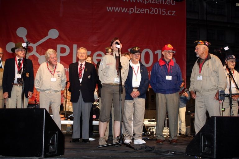 V rámci kulturního programu se na plzeňském náměstí Republiky představili mimo jiné Jan Vyčítal & Zelenáči, skupiny Taxmeni, Cop, BlueGate, Michal Tučný Revival nebo Jack Daniel. Nejvíce pozornosti přitahovali hosté nejvzácnější – váleční veteráni. Do atmosféry dnů osvobození přenesla návštěvníky i taneční zábava v retro stylu se skupinou Louisovi sirotci.
Slavnosti svobody  uzavřel v Plzni 6. května 2010 večer velký ohňostroj, který přihlížející diváci v závěru ocenili potleskem. Předcházel mu kulturní program v sadovém okruhu města, ve kterém se představili lidé v dobovém oblečení, zahrála černošská kapela s Marilyn Monroe a stepaři, dále skupiny Foligno, His Blue Star, Konrádyho malá dudácká kapela, Láďa Kerndl a Milan Benedikt Karpíšek. V ulicích byli také herci, kteří návštěvníkům přiblížili, jak vypadal život tehdejších obyvatel města a také některé historické momenty.