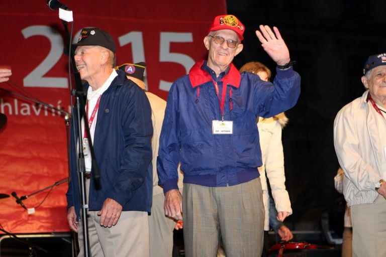 V rámci kulturního programu se na plzeňském náměstí Republiky představili mimo jiné Jan Vyčítal & Zelenáči, skupiny Taxmeni, Cop, BlueGate, Michal Tučný Revival nebo Jack Daniel. Nejvíce pozornosti přitahovali hosté nejvzácnější – váleční veteráni. Do atmosféry dnů osvobození přenesla návštěvníky i taneční zábava v retro stylu se skupinou Louisovi sirotci.
Slavnosti svobody  uzavřel v Plzni 6. května 2010 večer velký ohňostroj, který přihlížející diváci v závěru ocenili potleskem. Předcházel mu kulturní program v sadovém okruhu města, ve kterém se představili lidé v dobovém oblečení, zahrála černošská kapela s Marilyn Monroe a stepaři, dále skupiny Foligno, His Blue Star, Konrádyho malá dudácká kapela, Láďa Kerndl a Milan Benedikt Karpíšek. V ulicích byli také herci, kteří návštěvníkům přiblížili, jak vypadal život tehdejších obyvatel města a také některé historické momenty.