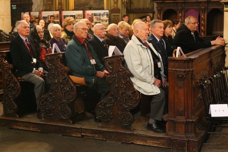 V poledne 6. května 2010 celebroval Mons. František Radovský, biskup plzeňský, slavnostní bohoslužbu v katedrále sv. Bartoloměje. Homilii (= výklad a rozbor biblického textu čteného při mši) v angličtině přednesl páter Miroslav Verčičák.