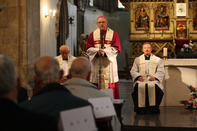 V poledne 6. května 2010 celebroval Mons. František Radovský, biskup plzeňský, slavnostní bohoslužbu v katedrále sv. Bartoloměje. Homilii (= výklad a rozbor biblického textu čteného při mši) v angličtině přednesl páter Miroslav Verčičák.