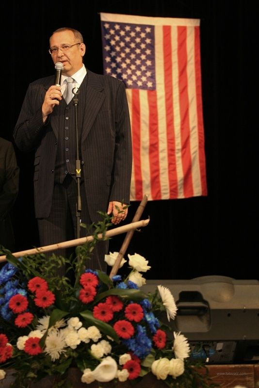 Program pro veterány a významné hosty Slavností svobody 2010 pokračoval po skončení vzpomínkového aktu u památníku „Díky, Ameriko!“ slavnostním večerem v Měšťanské besedě. Zde primátor města předal válečným veteránům stříbrné pamětní medaile vyrobené speciálně k 65. výročí osvobození města americkou armádou.