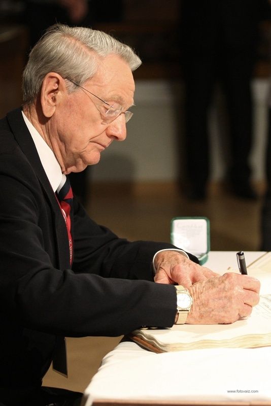 Program pro veterány a významné hosty Slavností svobody 2010 pokračoval po skončení vzpomínkového aktu u památníku „Díky, Ameriko!“ slavnostním večerem v Měšťanské besedě. Zde primátor města předal válečným veteránům stříbrné pamětní medaile vyrobené speciálně k 65. výročí osvobození města americkou armádou.