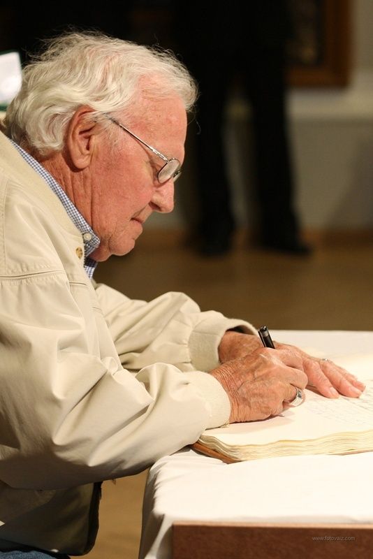 Program pro veterány a významné hosty Slavností svobody 2010 pokračoval po skončení vzpomínkového aktu u památníku „Díky, Ameriko!“ slavnostním večerem v Měšťanské besedě. Zde primátor města předal válečným veteránům stříbrné pamětní medaile vyrobené speciálně k 65. výročí osvobození města americkou armádou.