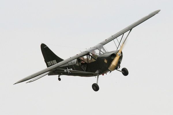 Historická bojová ukázka s řadou pyrotechnických efektů byla jedna z největších nejen v Plzni, ale i v České republice. Jedinečný zážitek pro diváky připravilo 150 členů několika vojenských klubů v dobových uniformách a se 40 kusy historické vojenské techniky. Mezi nimi to byl například tank M8 Greyhound, pancéřová vozidla M3 Half Track, Jeepy, Dodge, německé pásové vozidlo, kulometný Mercedes a cca 150 kusů různých druhů zbraní
Zaplněné terasy U Ježíška a ochozy mostu Milénia v ulici U Trati sledovaly ukázku historické polní bitvy nazvané Infernal Cauldron. Tisíce lidí, spolu s americkými válečnými veterány, viděly, jak německá dělostřelecká baterie napadla a zničila americkou vojenskou kolonu. Americké jednotky poté provedly bojový průzkum, ale Němci je donutili ustoupit. Nakonec dorazily americké posily a ve strhující přestřelce posádku německé baterie zničily.