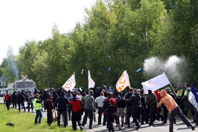 V prostoru letiště Líně se ve čtvrtek 5. května 2011 uskutečnilo cvičení pořádkové jednotky Krajského ředitelství policie Plzeňského kraje. Jeho cílem bylo prověřit taktické postupy policistů při zajištění veřejného pořádku ohlášeného shromáždění, součinnost a spolupráci policie, místně příslušné samosprávy a svolavatele shromáždění. Při cvičení se také ověřovala možnost využití technického vybavení Hasičského záchranného sboru při podobných akcích v kooperaci s ostatními složkami Integrovaného záchranného systému a mobilního monitorovacího centra – speciálního policejního vozidla, jehož technologie umožňuje policistům operativně zadokumentovat protiprávní jednání pachatelů.

Cvičení pořádkové jednotky sledoval primátor Martin Baxa společně s radním pro bezpečnost Robertem Houdkem.