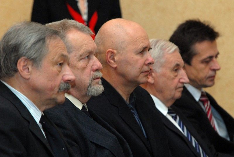 Čtyřem plzeňským osobnostem udělil primátor města Plzně Martin Baxa u příležitosti Dne boje za svobodu a demokracii (17.11.2012) významná městská ocenění. Plaketu s vyobrazením historické pečeti převzali ředitel Západočeského muzea v Plzni František Frýda, odborník světové úrovně v oblasti fyziky plazmatu, tenkých vrstev a plazmových technologií a zároveň profesor Západočeské univerzity v Plzni Jindřich Musil a ředitel Galerie města Plzně Václav Malina. Cenu města Plzně získal uznávaný odborník na poli umělé inteligence, zejména v oblasti analýzy, syntézy a rozpoznávání mluvené řeči počítačem profesor Josef Psutka.