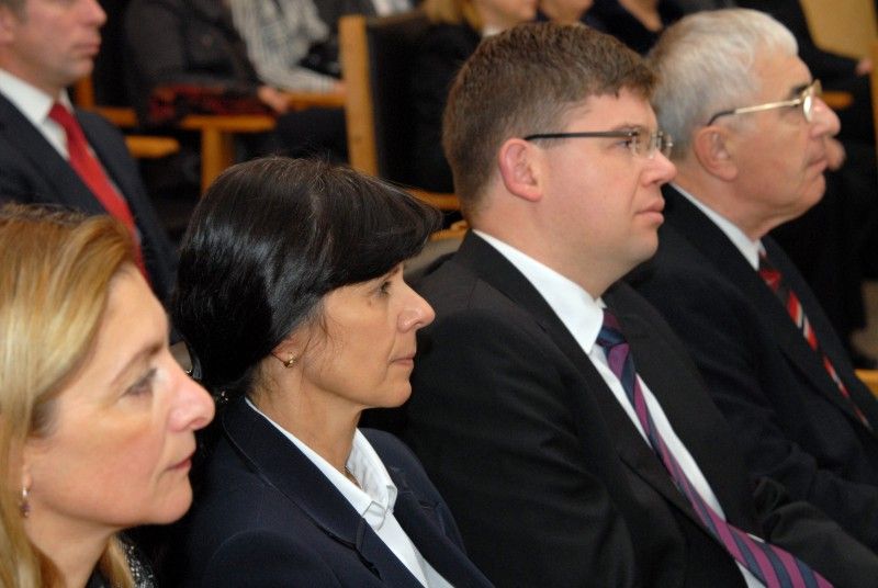 Čtyřem plzeňským osobnostem udělil primátor města Plzně Martin Baxa u příležitosti Dne boje za svobodu a demokracii (17.11.2012) významná městská ocenění. Plaketu s vyobrazením historické pečeti převzali ředitel Západočeského muzea v Plzni František Frýda, odborník světové úrovně v oblasti fyziky plazmatu, tenkých vrstev a plazmových technologií a zároveň profesor Západočeské univerzity v Plzni Jindřich Musil a ředitel Galerie města Plzně Václav Malina. Cenu města Plzně získal uznávaný odborník na poli umělé inteligence, zejména v oblasti analýzy, syntézy a rozpoznávání mluvené řeči počítačem profesor Josef Psutka.