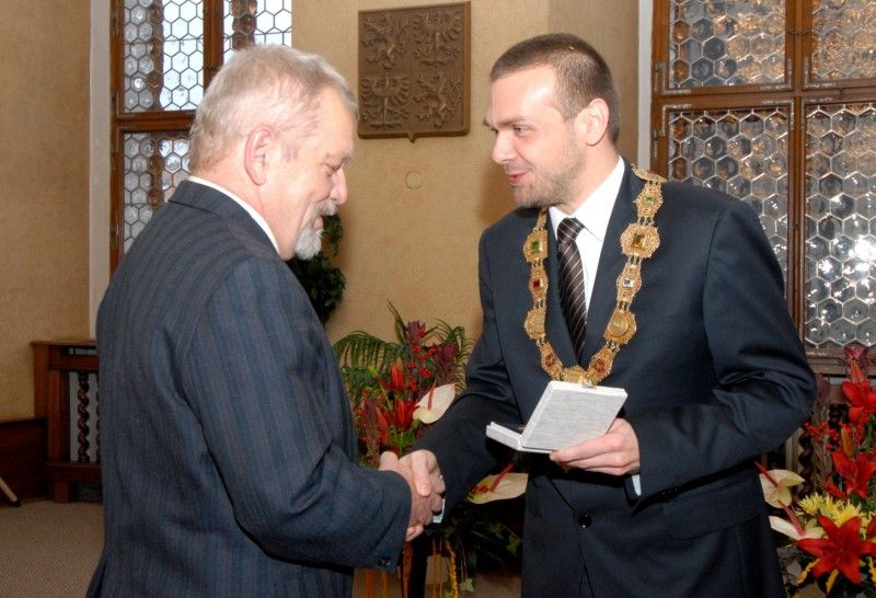 Čtyřem plzeňským osobnostem udělil primátor města Plzně Martin Baxa u příležitosti Dne boje za svobodu a demokracii (17.11.2012) významná městská ocenění. Plaketu s vyobrazením historické pečeti převzali ředitel Západočeského muzea v Plzni František Frýda, odborník světové úrovně v oblasti fyziky plazmatu, tenkých vrstev a plazmových technologií a zároveň profesor Západočeské univerzity v Plzni Jindřich Musil a ředitel Galerie města Plzně Václav Malina. Cenu města Plzně získal uznávaný odborník na poli umělé inteligence, zejména v oblasti analýzy, syntézy a rozpoznávání mluvené řeči počítačem profesor Josef Psutka.