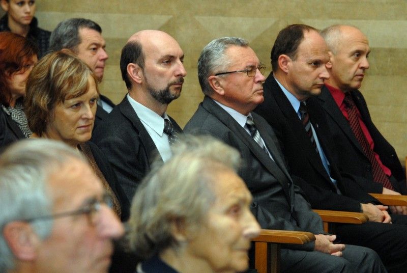 Čtyřem plzeňským osobnostem udělil primátor města Plzně Martin Baxa u příležitosti Dne boje za svobodu a demokracii (17.11.2012) významná městská ocenění. Plaketu s vyobrazením historické pečeti převzali ředitel Západočeského muzea v Plzni František Frýda, odborník světové úrovně v oblasti fyziky plazmatu, tenkých vrstev a plazmových technologií a zároveň profesor Západočeské univerzity v Plzni Jindřich Musil a ředitel Galerie města Plzně Václav Malina. Cenu města Plzně získal uznávaný odborník na poli umělé inteligence, zejména v oblasti analýzy, syntézy a rozpoznávání mluvené řeči počítačem profesor Josef Psutka.