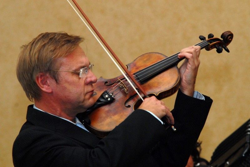 Čtyřem plzeňským osobnostem udělil primátor města Plzně Martin Baxa u příležitosti Dne boje za svobodu a demokracii (17.11.2012) významná městská ocenění. Plaketu s vyobrazením historické pečeti převzali ředitel Západočeského muzea v Plzni František Frýda, odborník světové úrovně v oblasti fyziky plazmatu, tenkých vrstev a plazmových technologií a zároveň profesor Západočeské univerzity v Plzni Jindřich Musil a ředitel Galerie města Plzně Václav Malina. Cenu města Plzně získal uznávaný odborník na poli umělé inteligence, zejména v oblasti analýzy, syntézy a rozpoznávání mluvené řeči počítačem profesor Josef Psutka.