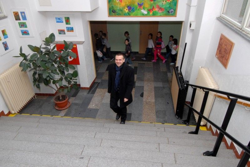 V době svého vzniku v roce 1972 byla 28. základní škola na Doubravce největší institucí svého druhu v kraji. Dnes do ní chodí 370 žáků a ve městě patří k těm menším. Členové místního školního parlamentu měli ve čtvrtek 22. listopadu 2012 unikátní příležitost zúčastnit se diskuze s primátorem Martinem Baxou a na cokoliv se ho zeptat.