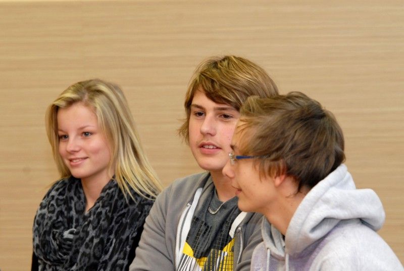 V době svého vzniku v roce 1972 byla 28. základní škola na Doubravce největší institucí svého druhu v kraji. Dnes do ní chodí 370 žáků a ve městě patří k těm menším. Členové místního školního parlamentu měli ve čtvrtek 22. listopadu 2012 unikátní příležitost zúčastnit se diskuze s primátorem Martinem Baxou a na cokoliv se ho zeptat.