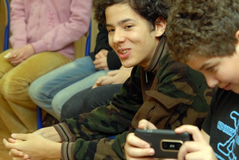 V době svého vzniku v roce 1972 byla 28. základní škola na Doubravce největší institucí svého druhu v kraji. Dnes do ní chodí 370 žáků a ve městě patří k těm menším. Členové místního školního parlamentu měli ve čtvrtek 22. listopadu 2012 unikátní příležitost zúčastnit se diskuze s primátorem Martinem Baxou a na cokoliv se ho zeptat.