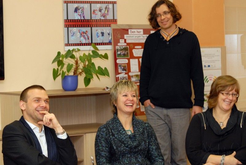 V době svého vzniku v roce 1972 byla 28. základní škola na Doubravce největší institucí svého druhu v kraji. Dnes do ní chodí 370 žáků a ve městě patří k těm menším. Členové místního školního parlamentu měli ve čtvrtek 22. listopadu 2012 unikátní příležitost zúčastnit se diskuze s primátorem Martinem Baxou a na cokoliv se ho zeptat.