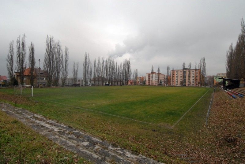 V době svého vzniku v roce 1972 byla 28. základní škola na Doubravce největší institucí svého druhu v kraji. Dnes do ní chodí 370 žáků a ve městě patří k těm menším. Členové místního školního parlamentu měli ve čtvrtek 22. listopadu 2012 unikátní příležitost zúčastnit se diskuze s primátorem Martinem Baxou a na cokoliv se ho zeptat.