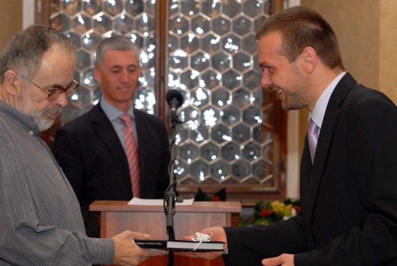 Držiteli Ceny Bohumila Polana za rok 2011 se stali (23.11.2012) Jaroslava Eichackerová-Málková za básnickou sbírku Stopy v povětří a Karel Trinkewitz za prózu Jak jsem potkal básníky. Porota v čele s Jiřím Staňkem udělila rovněž dvě čestná uznání, a to básnické sbírce O čem jde řeč autora Romana Kníže a próze s názvem V srpnové žízni od Jana Sojky.