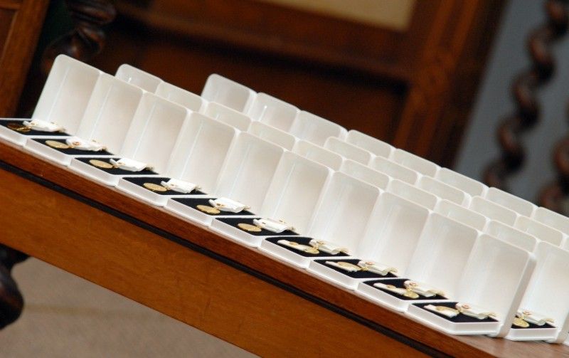 Celkem 50 zlatých medailí za čtyřicet odběrů a 66 stříbrných za dvacet odběrů převzali ve středu 28. 11. 2012 odpoledne z rukou primátora Martina Baxy a radního Jiřího Kuthana dárci krve. Program slavnostní ceremoniálu, který se uskutečnil v obřadní síni plzeňské radnice, zpříjemnili hudebním vystoupením žáci Základní umělecké školy v ulici Terezie Brzkové.