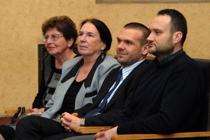 Celkem 50 zlatých medailí za čtyřicet odběrů a 66 stříbrných za dvacet odběrů převzali ve středu 28. 11. 2012 odpoledne z rukou primátora Martina Baxy a radního Jiřího Kuthana dárci krve. Program slavnostní ceremoniálu, který se uskutečnil v obřadní síni plzeňské radnice, zpříjemnili hudebním vystoupením žáci Základní umělecké školy v ulici Terezie Brzkové.