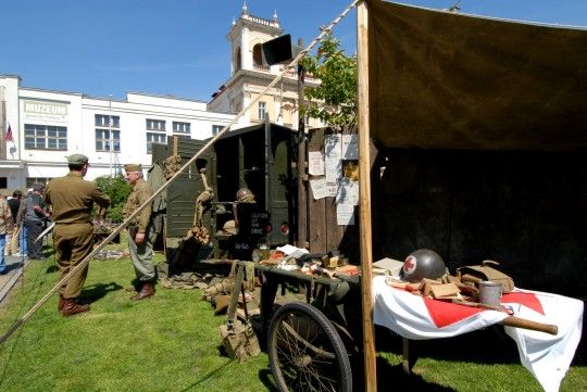 Dobová ukázka kontrolního bodu americké armády s předvedením vybavení, výstroje a výzbroje / 508. výsadkový pluk 82. výsadkové divize.