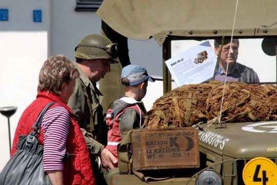Dobová ukázka kontrolního bodu americké armády s předvedením vybavení, výstroje a výzbroje / 508. výsadkový pluk 82. výsadkové divize.