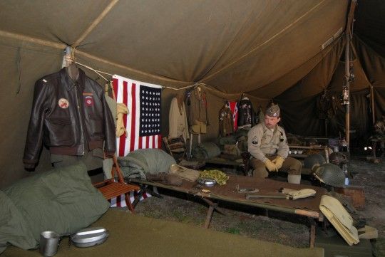 Dobová ukázka kontrolního bodu americké armády s předvedením vybavení, výstroje a výzbroje / 508. výsadkový pluk 82. výsadkové divize.