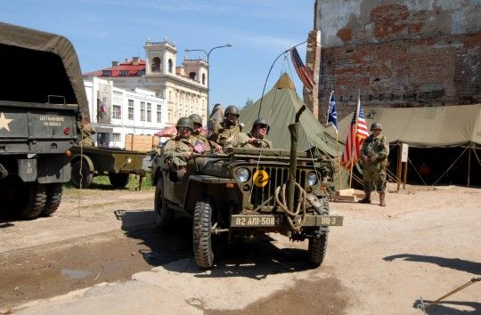Dobová ukázka kontrolního bodu americké armády s předvedením vybavení, výstroje a výzbroje / 508. výsadkový pluk 82. výsadkové divize.