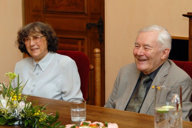 V souvislosti s udělením Medaile za zásluhy prof. Ing. Miroslavu Šťastnému, DrSc., kterou převzal od prezidenta republiky 28. října 2012, se uskutečnilo setkání (3.12.2012) tohoto mezinárodně uznávaného odborníka v oblasti parních turbín a turbostrojů s primátorem Martinem Baxou. Se zaujetím pro svoji práci se profesor Šťastný podělil se svými úspěchy, především s řešením problému vibrací vysokotlakých ventilů pro parní turbíny 1000 MW, sekundárního oběhu Jaderné elektrárny Temelín, za které získal cenu „Česká hlava 2008“ v kategorii invence.