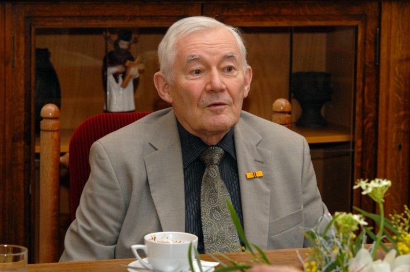 V souvislosti s udělením Medaile za zásluhy prof. Ing. Miroslavu Šťastnému, DrSc., kterou převzal od prezidenta republiky 28. října 2012, se uskutečnilo setkání (3.12.2012) tohoto mezinárodně uznávaného odborníka v oblasti parních turbín a turbostrojů s primátorem Martinem Baxou. Se zaujetím pro svoji práci se profesor Šťastný podělil se svými úspěchy, především s řešením problému vibrací vysokotlakých ventilů pro parní turbíny 1000 MW, sekundárního oběhu Jaderné elektrárny Temelín, za které získal cenu „Česká hlava 2008“ v kategorii invence.