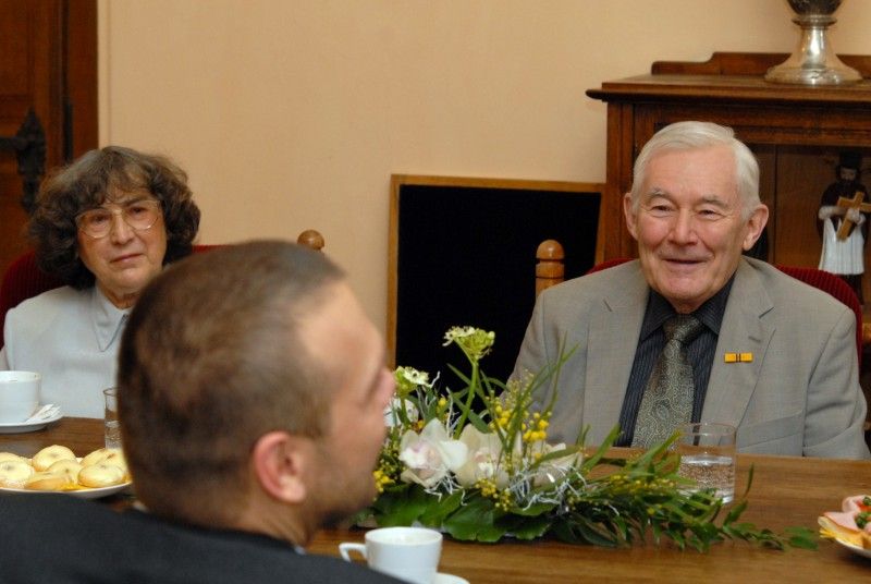 V souvislosti s udělením Medaile za zásluhy prof. Ing. Miroslavu Šťastnému, DrSc., kterou převzal od prezidenta republiky 28. října 2012, se uskutečnilo setkání (3.12.2012) tohoto mezinárodně uznávaného odborníka v oblasti parních turbín a turbostrojů s primátorem Martinem Baxou. Se zaujetím pro svoji práci se profesor Šťastný podělil se svými úspěchy, především s řešením problému vibrací vysokotlakých ventilů pro parní turbíny 1000 MW, sekundárního oběhu Jaderné elektrárny Temelín, za které získal cenu „Česká hlava 2008“ v kategorii invence.