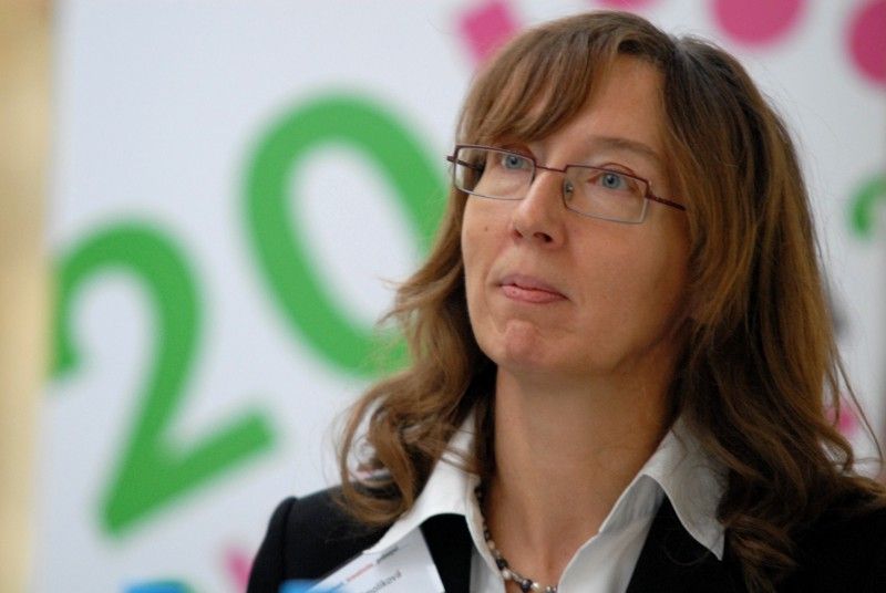 V dopoledním bloku (4.12.2012) na téma Kreativní průmysly a situace v České republice vystoupil ředitel sekce fondů Evropské unie, výzkumu a vývoje Ministerstva průmyslu a obchodu Petr Očko, Radek Špicar, viceprezident Svazu průmyslu a dopravy České republiky nebo ředitel pro vnější vztahy Škoda Auto Michal Kadera. Odpolední blok patřil praktickým příkladům s příspěvky Stanislava Hosnedla, profesora Fakulty strojní ZČU, Heleny Koenigsmarkové, ředitelky Uměleckoprůmyslového musea v Praze a Terezy Czesany Dvořákové, ředitelky neaudiovizuálních sbírek Národního filmového archívu.