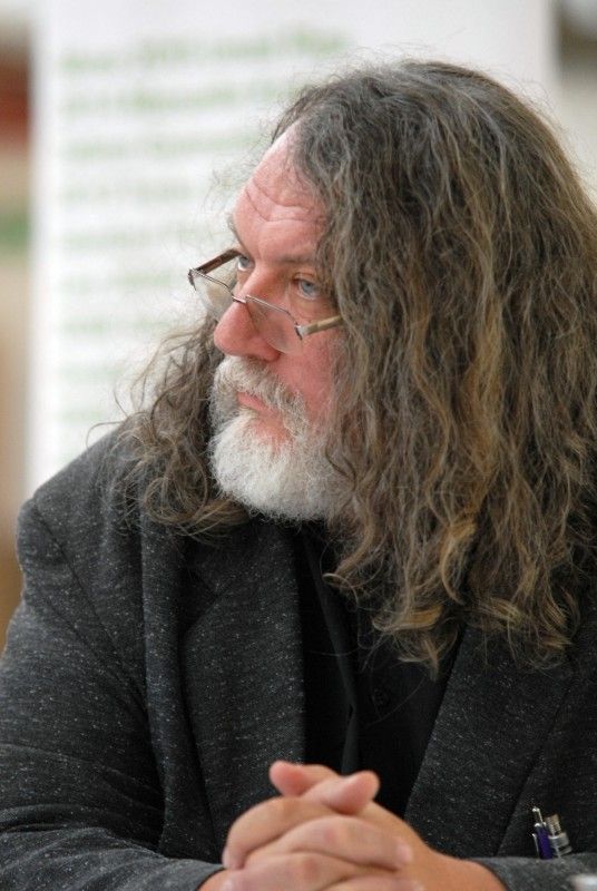 V dopoledním bloku (4.12.2012) na téma Kreativní průmysly a situace v České republice vystoupil ředitel sekce fondů Evropské unie, výzkumu a vývoje Ministerstva průmyslu a obchodu Petr Očko, Radek Špicar, viceprezident Svazu průmyslu a dopravy České republiky nebo ředitel pro vnější vztahy Škoda Auto Michal Kadera. Odpolední blok patřil praktickým příkladům s příspěvky Stanislava Hosnedla, profesora Fakulty strojní ZČU, Heleny Koenigsmarkové, ředitelky Uměleckoprůmyslového musea v Praze a Terezy Czesany Dvořákové, ředitelky neaudiovizuálních sbírek Národního filmového archívu.