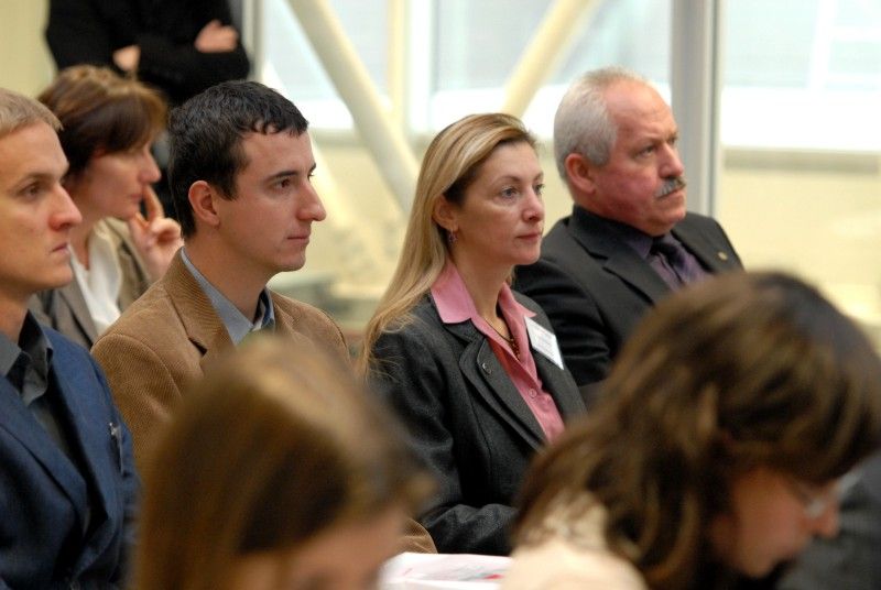 V dopoledním bloku (4.12.2012) na téma Kreativní průmysly a situace v České republice vystoupil ředitel sekce fondů Evropské unie, výzkumu a vývoje Ministerstva průmyslu a obchodu Petr Očko, Radek Špicar, viceprezident Svazu průmyslu a dopravy České republiky nebo ředitel pro vnější vztahy Škoda Auto Michal Kadera. Odpolední blok patřil praktickým příkladům s příspěvky Stanislava Hosnedla, profesora Fakulty strojní ZČU, Heleny Koenigsmarkové, ředitelky Uměleckoprůmyslového musea v Praze a Terezy Czesany Dvořákové, ředitelky neaudiovizuálních sbírek Národního filmového archívu.