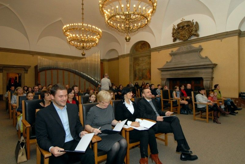 Ve středu 5. prosince 2012 se uskutečnilo v obřadní síni soutěžní klání deseti nejlepších za účasti tvůrců - dětí a zástupců jednotlivých škol. Porota ve složení primátor Martin Baxa, radní pro oblast školství, mládeže, sportu a životního prostředí Irena Rottová, vedoucí odboru školství, mládeže a tělovýchovy plzeňského magistrátu Eva Prokopová a moderátor televize ZAK Viktor Nový, který býval televizním reportérem, po zhlédnutí všech deseti reportáží rozhodla o třech nejlepších.