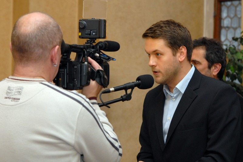 Ve středu 5. prosince 2012 se uskutečnilo v obřadní síni soutěžní klání deseti nejlepších za účasti tvůrců - dětí a zástupců jednotlivých škol. Porota ve složení primátor Martin Baxa, radní pro oblast školství, mládeže, sportu a životního prostředí Irena Rottová, vedoucí odboru školství, mládeže a tělovýchovy plzeňského magistrátu Eva Prokopová a moderátor televize ZAK Viktor Nový, který býval televizním reportérem, po zhlédnutí všech deseti reportáží rozhodla o třech nejlepších.