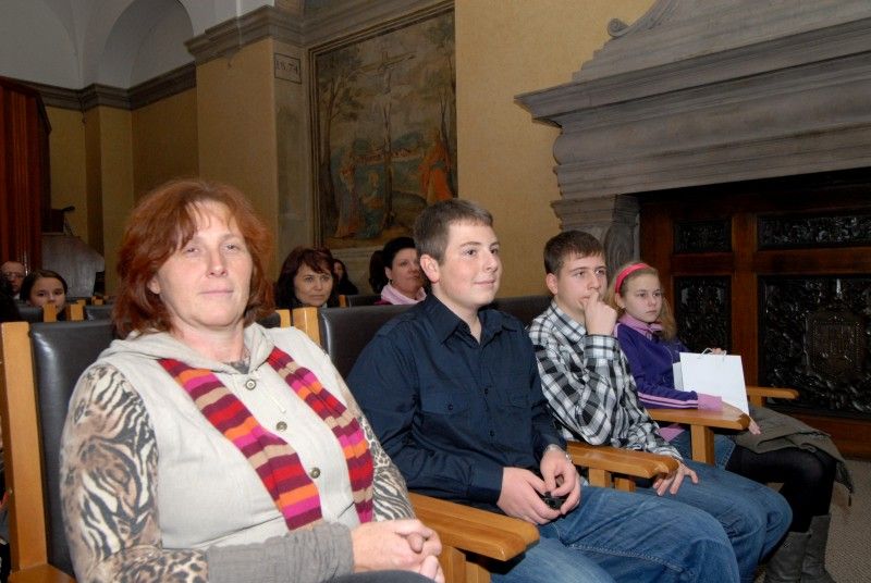 Ve středu 5. prosince 2012 se uskutečnilo v obřadní síni soutěžní klání deseti nejlepších za účasti tvůrců - dětí a zástupců jednotlivých škol. Porota ve složení primátor Martin Baxa, radní pro oblast školství, mládeže, sportu a životního prostředí Irena Rottová, vedoucí odboru školství, mládeže a tělovýchovy plzeňského magistrátu Eva Prokopová a moderátor televize ZAK Viktor Nový, který býval televizním reportérem, po zhlédnutí všech deseti reportáží rozhodla o třech nejlepších.