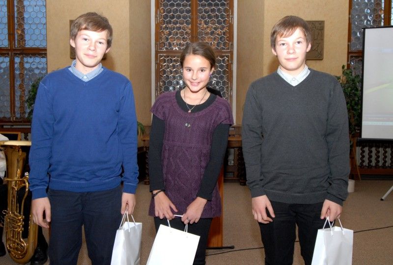 Ve středu 5. prosince 2012 se uskutečnilo v obřadní síni soutěžní klání deseti nejlepších za účasti tvůrců - dětí a zástupců jednotlivých škol. Porota ve složení primátor Martin Baxa, radní pro oblast školství, mládeže, sportu a životního prostředí Irena Rottová, vedoucí odboru školství, mládeže a tělovýchovy plzeňského magistrátu Eva Prokopová a moderátor televize ZAK Viktor Nový, který býval televizním reportérem, po zhlédnutí všech deseti reportáží rozhodla o třech nejlepších.