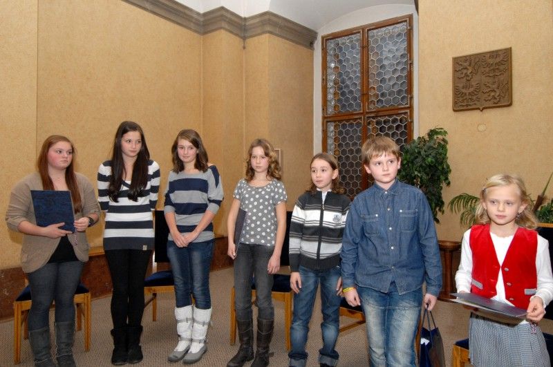 Ve středu 5. prosince 2012 se uskutečnilo v obřadní síni soutěžní klání deseti nejlepších za účasti tvůrců - dětí a zástupců jednotlivých škol. Porota ve složení primátor Martin Baxa, radní pro oblast školství, mládeže, sportu a životního prostředí Irena Rottová, vedoucí odboru školství, mládeže a tělovýchovy plzeňského magistrátu Eva Prokopová a moderátor televize ZAK Viktor Nový, který býval televizním reportérem, po zhlédnutí všech deseti reportáží rozhodla o třech nejlepších.